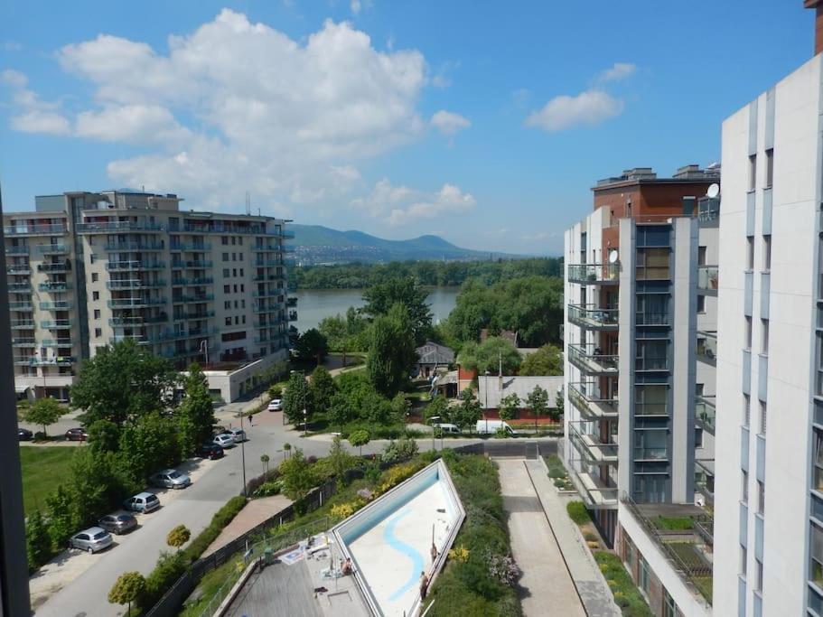Imadnivalo Medences Hotellakas Szaunaval. Будапешт Екстер'єр фото